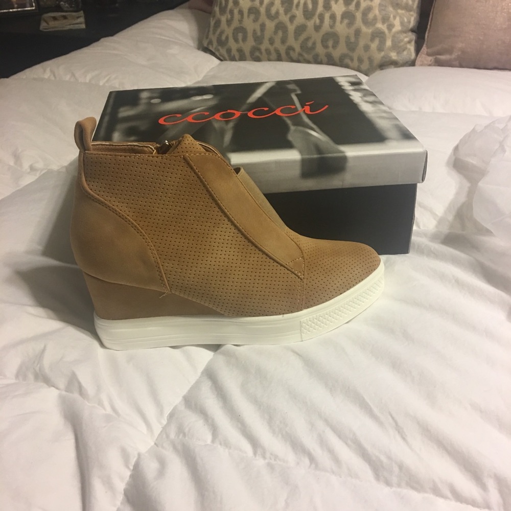 Wedge tennis/booties